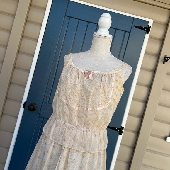 Vintage Jr. Station Charming two piece, Cream Floral Dress Jr. Size 7 - Picture 3 of 12